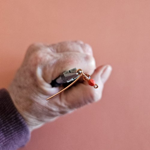 Margot Potter's Falloween Bracelet  - , Contemporary Wire Jewelry, Dapping, Dapping Jewelry, Findings, Clasps, Components, Wire Wrapping, Wrapping, Wire Wrapping Jewelry, Bend the wire over the plier jaw to form a loop    